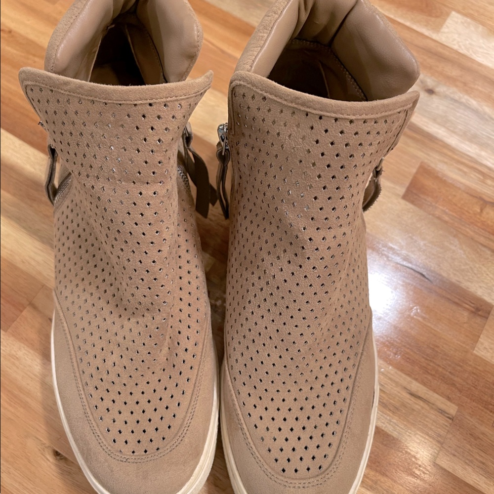 Steven Madden Slip on-Zip Up Shoe